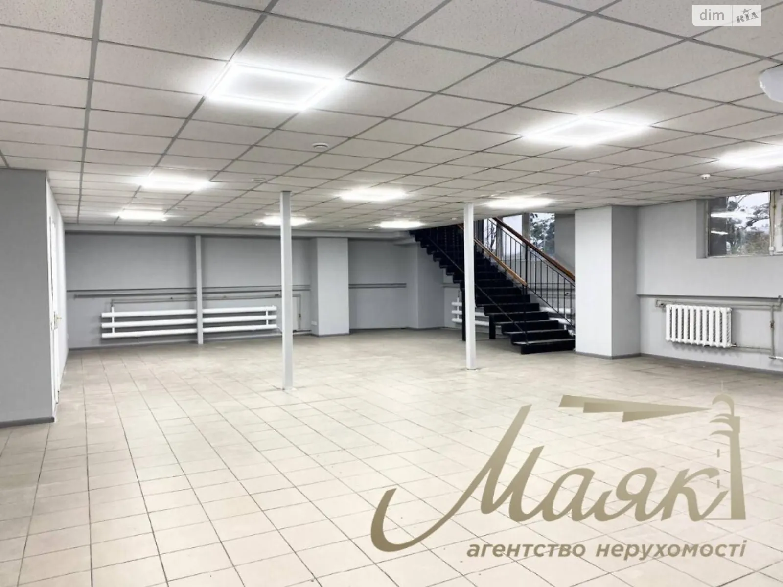 Сдается в аренду офис 408 кв. м в бизнес-центре, цена: 3600 $ - фото 1