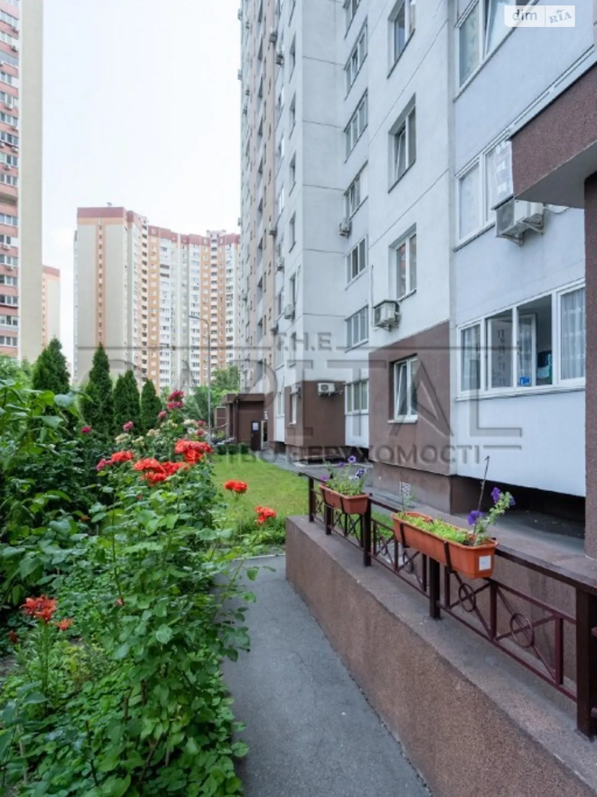 Продается 1-комнатная квартира 41 кв. м в Киеве, ул. Урловская, 38 - фото 1