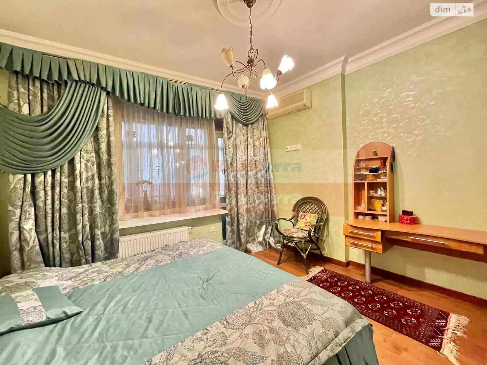 Продается 4-комнатная квартира 186.5 кв. м в Киеве, бул. Леси Украинки, 30Б