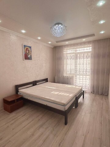 Сдается в аренду 2-комнатная квартира 60 кв. м в Черновцах, цена: 370 $