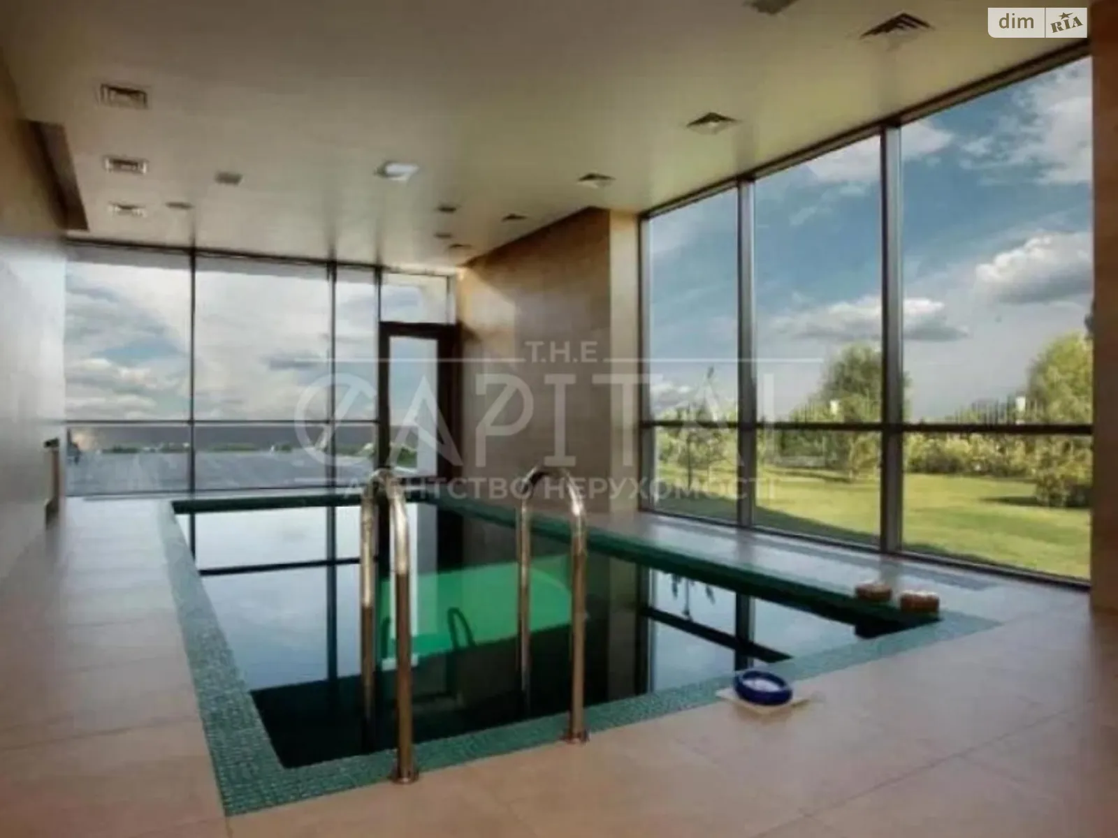 Продается дом на 3 этажа 550 кв. м с бассейном, цена: 2000000 $ - фото 1