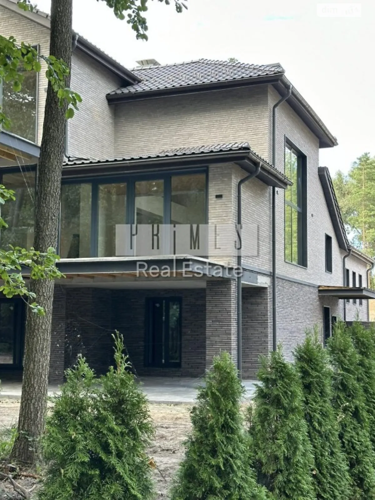Продается дом на 2 этажа 700 кв. м с балконом, цена: 950000 $