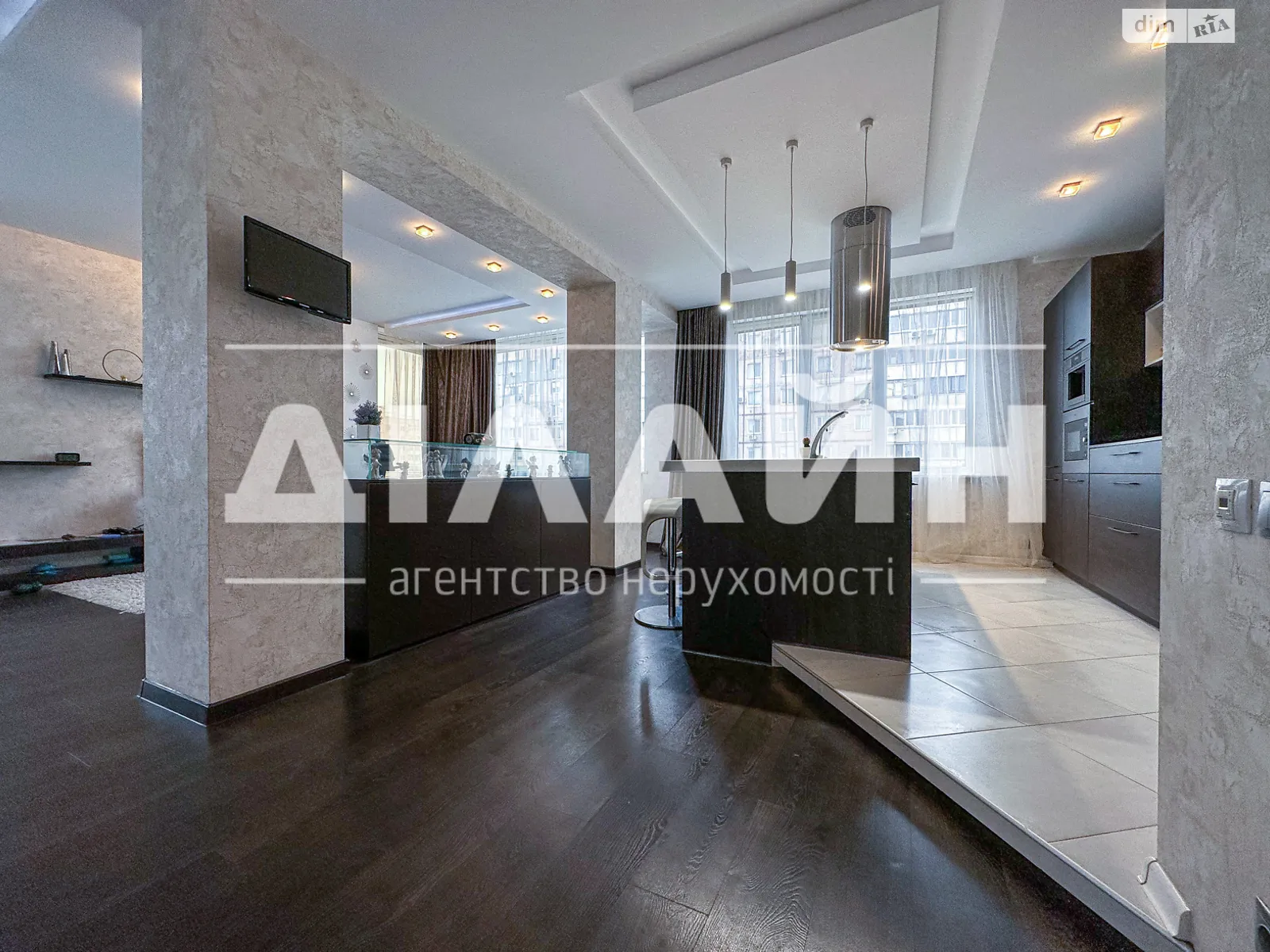 3-комнатная квартира 106 кв. м в Запорожье, ул. Днепровские пороги, 15А - фото 1