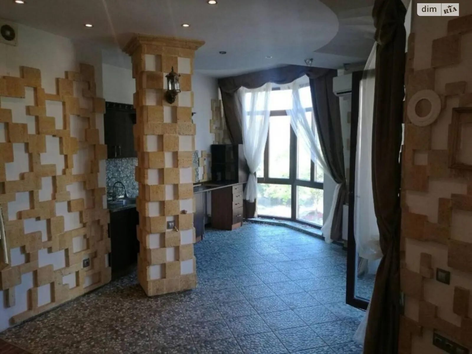 Продається 3-кімнатна квартира 136 кв. м у Одесі, вул. Тіниста - фото 1