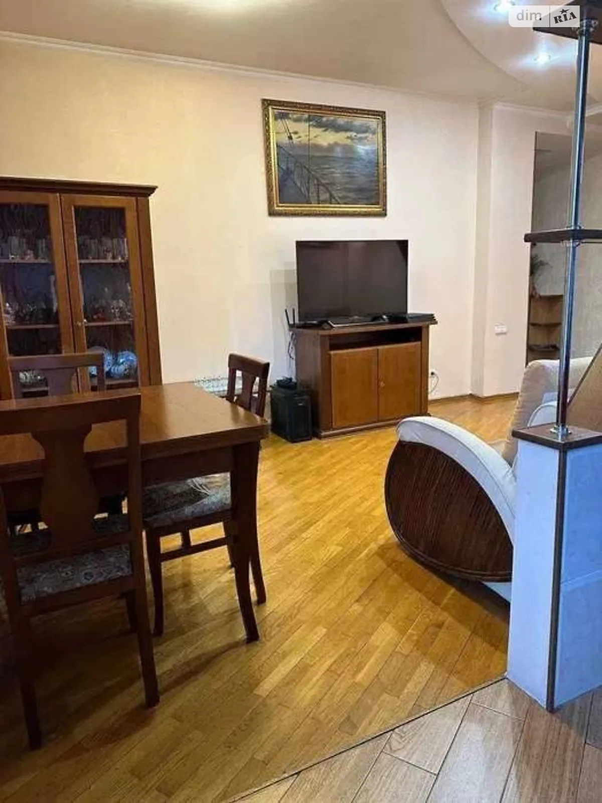 Продається 2-кімнатна квартира 75 кв. м у Одесі, просп. Гагаріна