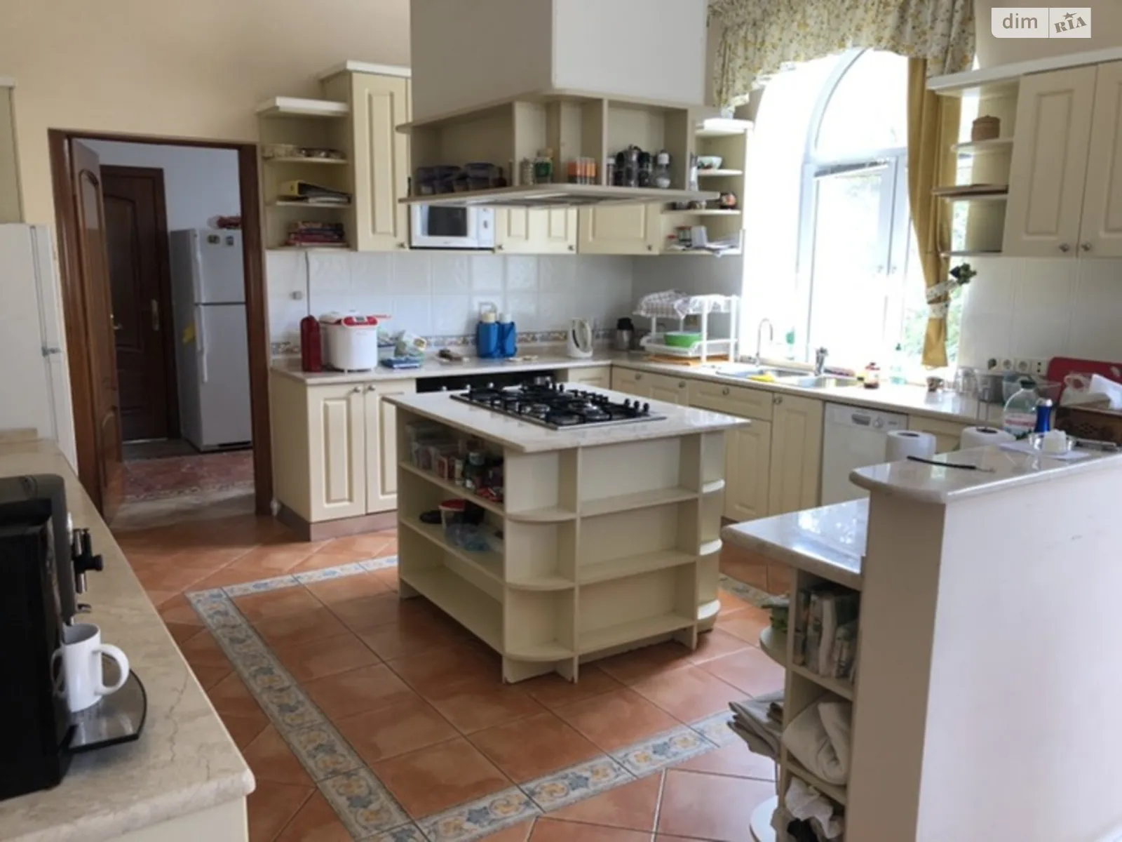 Сдается в аренду дом на 3 этажа 550 кв. м с садом, цена: 5000 $ - фото 1