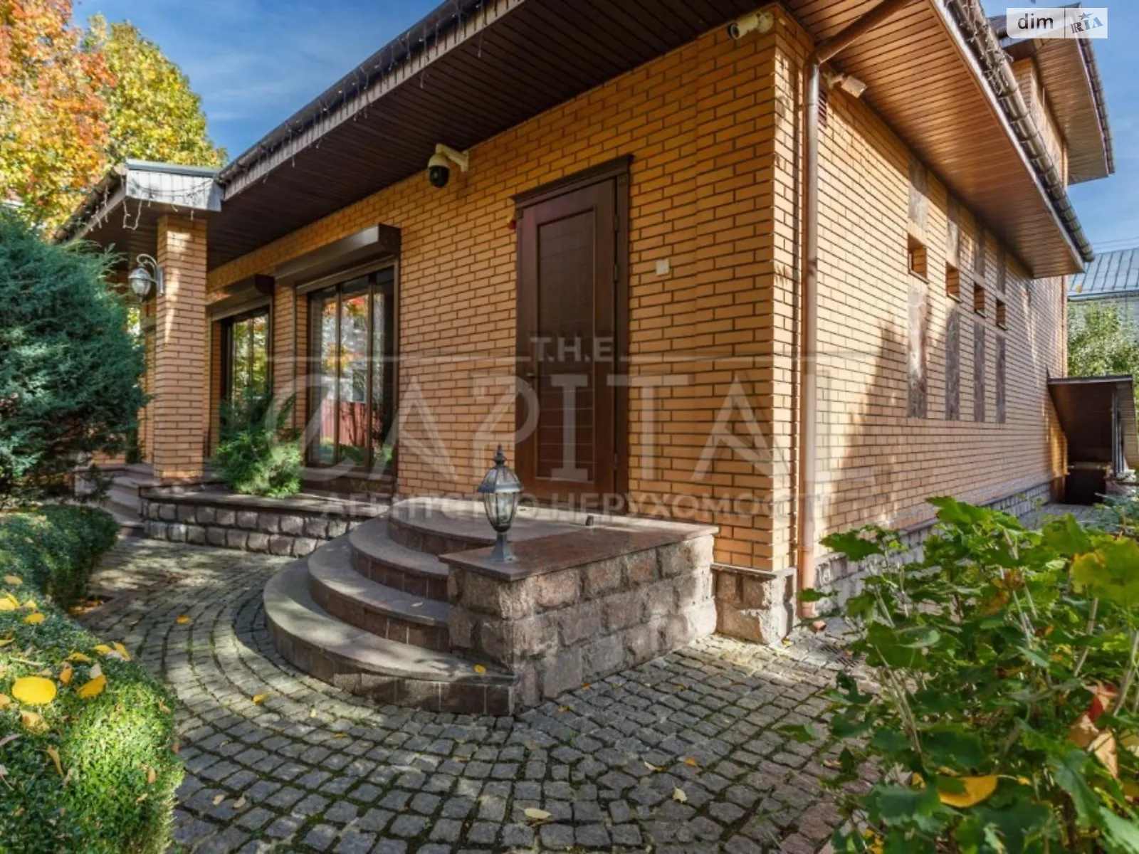 Продается дом на 3 этажа 950 кв. м с камином - фото 3