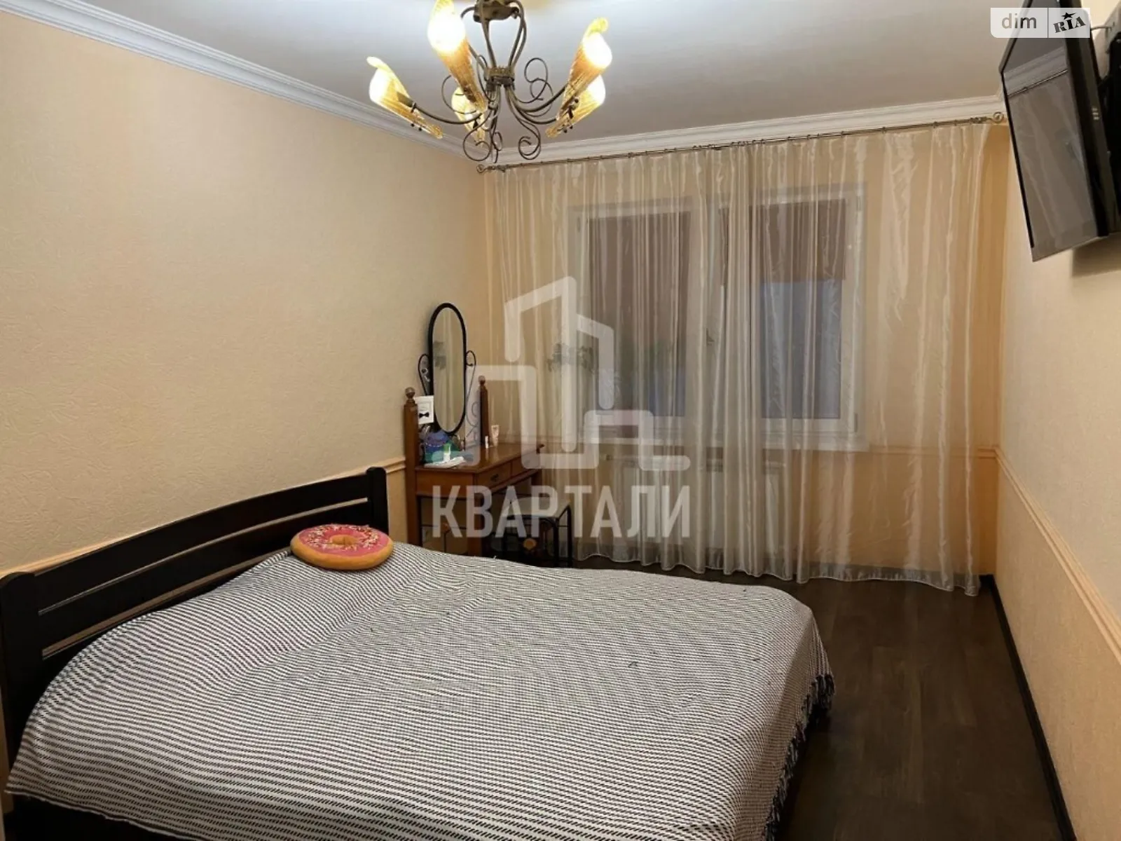 Продается 3-комнатная квартира 94 кв. м в Киеве, ул. Урловская, 115