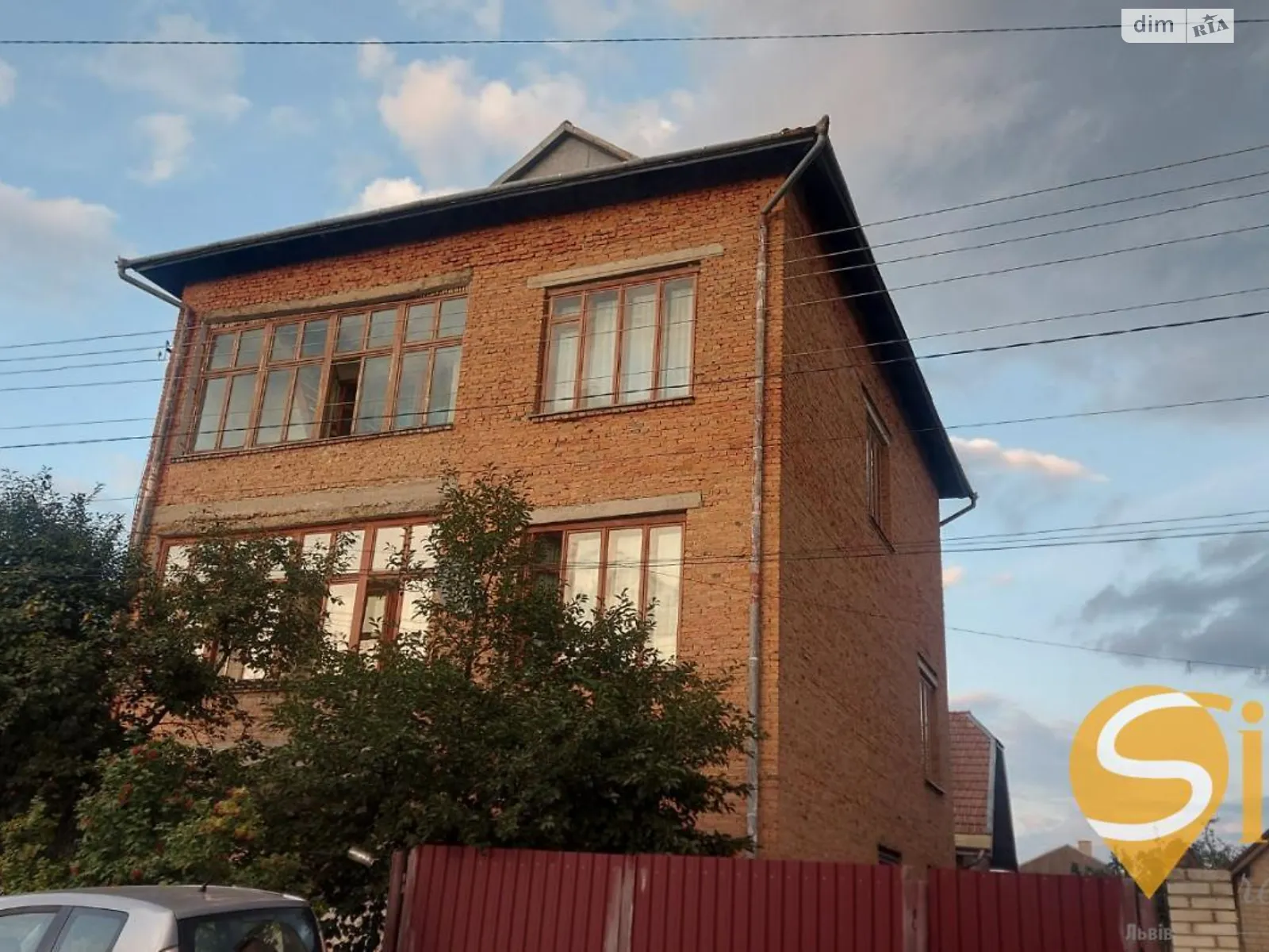 Продається будинок 3 поверховий 350 кв. м з терасою, цена: 95000 $