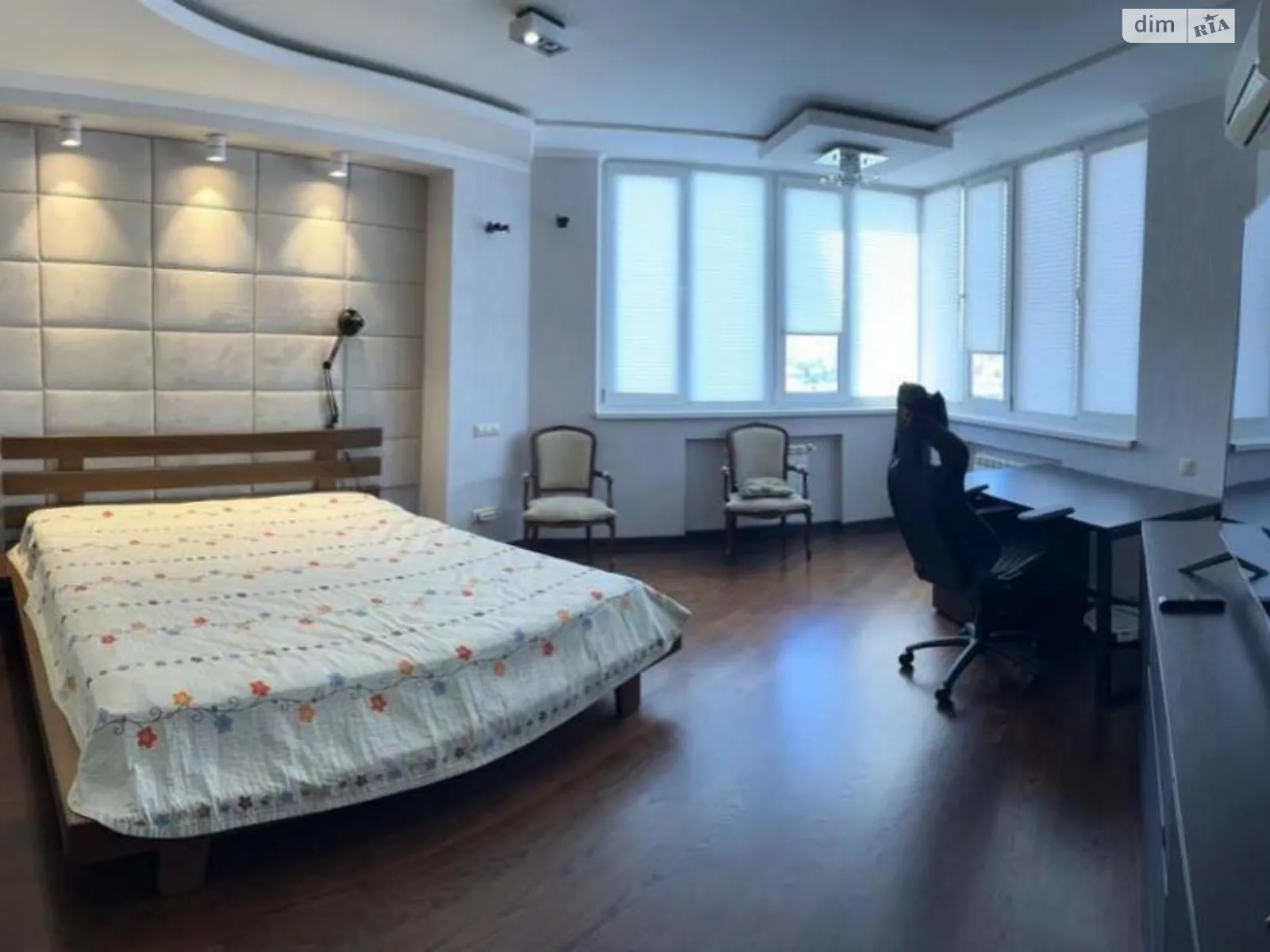 Продается 4-комнатная квартира 124 кв. м в Киеве, ул. Генерала Геннадия Воробьева, 13Е - фото 1