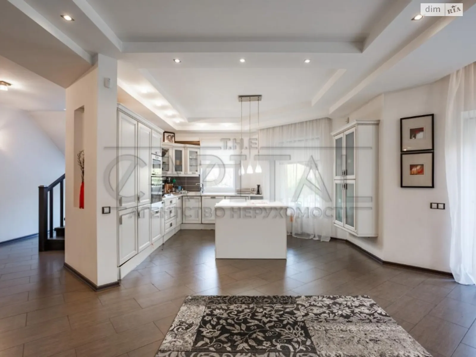 Продается дом на 2 этажа 250 кв. м с мебелью, цена: 350000 $