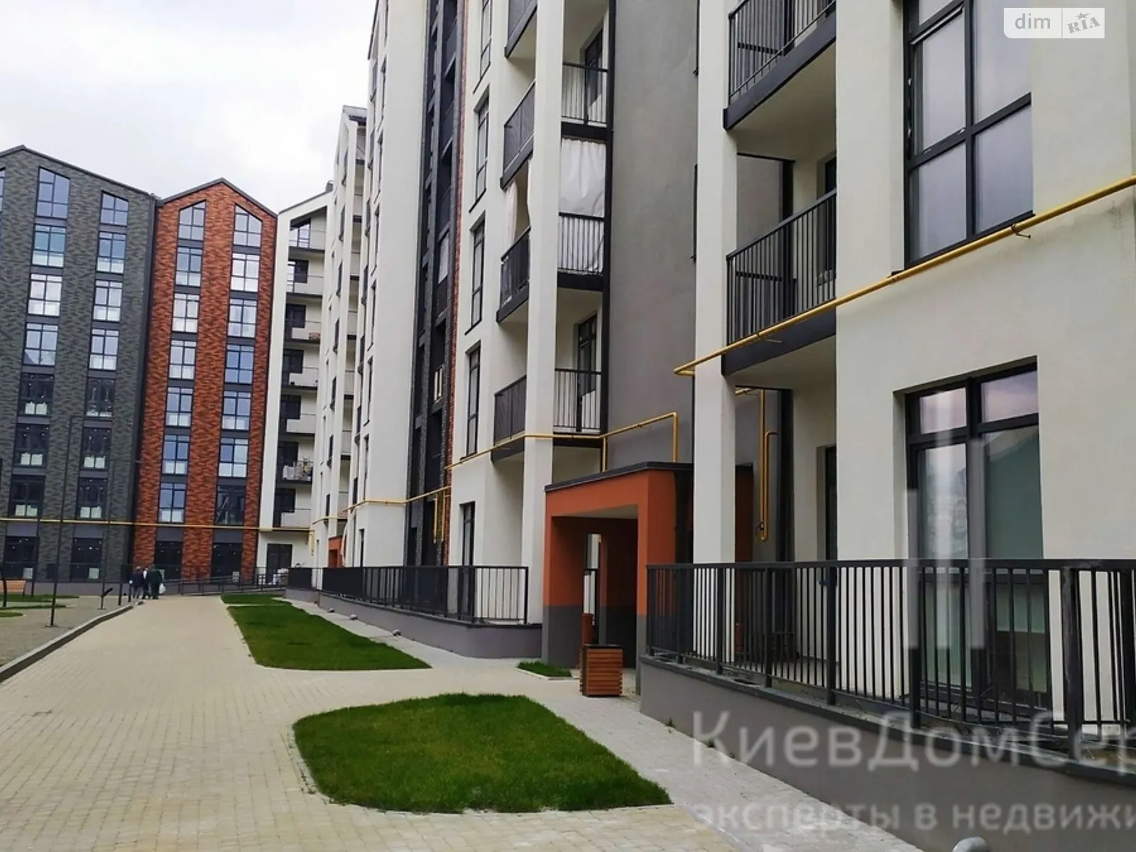 Продается 1-комнатная квартира 38 кв. м в Броварах, ул. Анатолия Луценко, 19