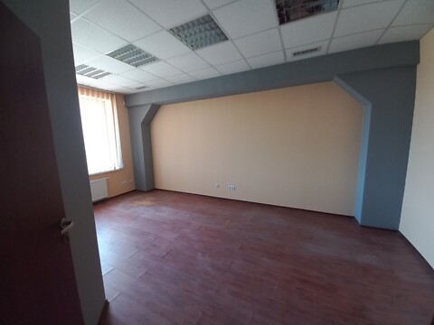 Здається в оренду офіс 65 кв. м в бізнес-центрі, цена: 26000 грн