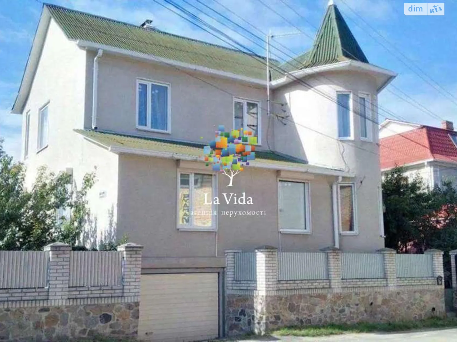 Продается дом на 2 этажа 200 кв. м с верандой, цена: 119000 $