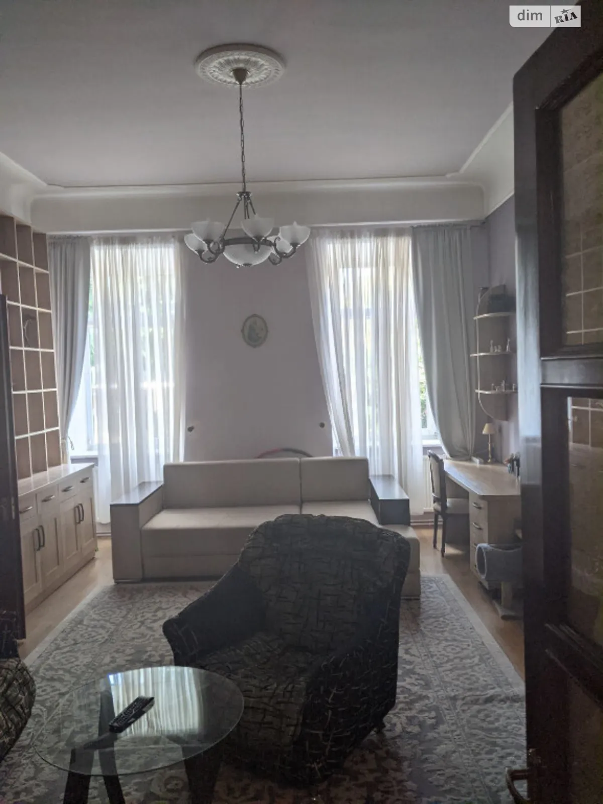 Продается 2-комнатная квартира 64 кв. м в Львове, ул. Хмельницкого Богдана
