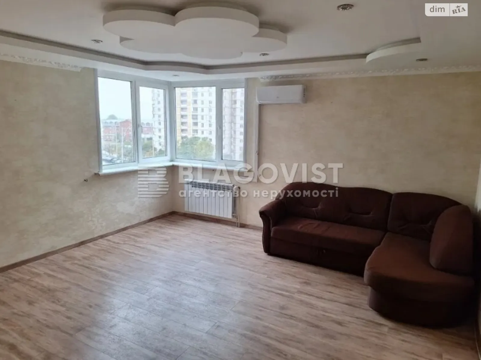 Продается 3-комнатная квартира 102 кв. м в Киеве, ул. Радунская, 30