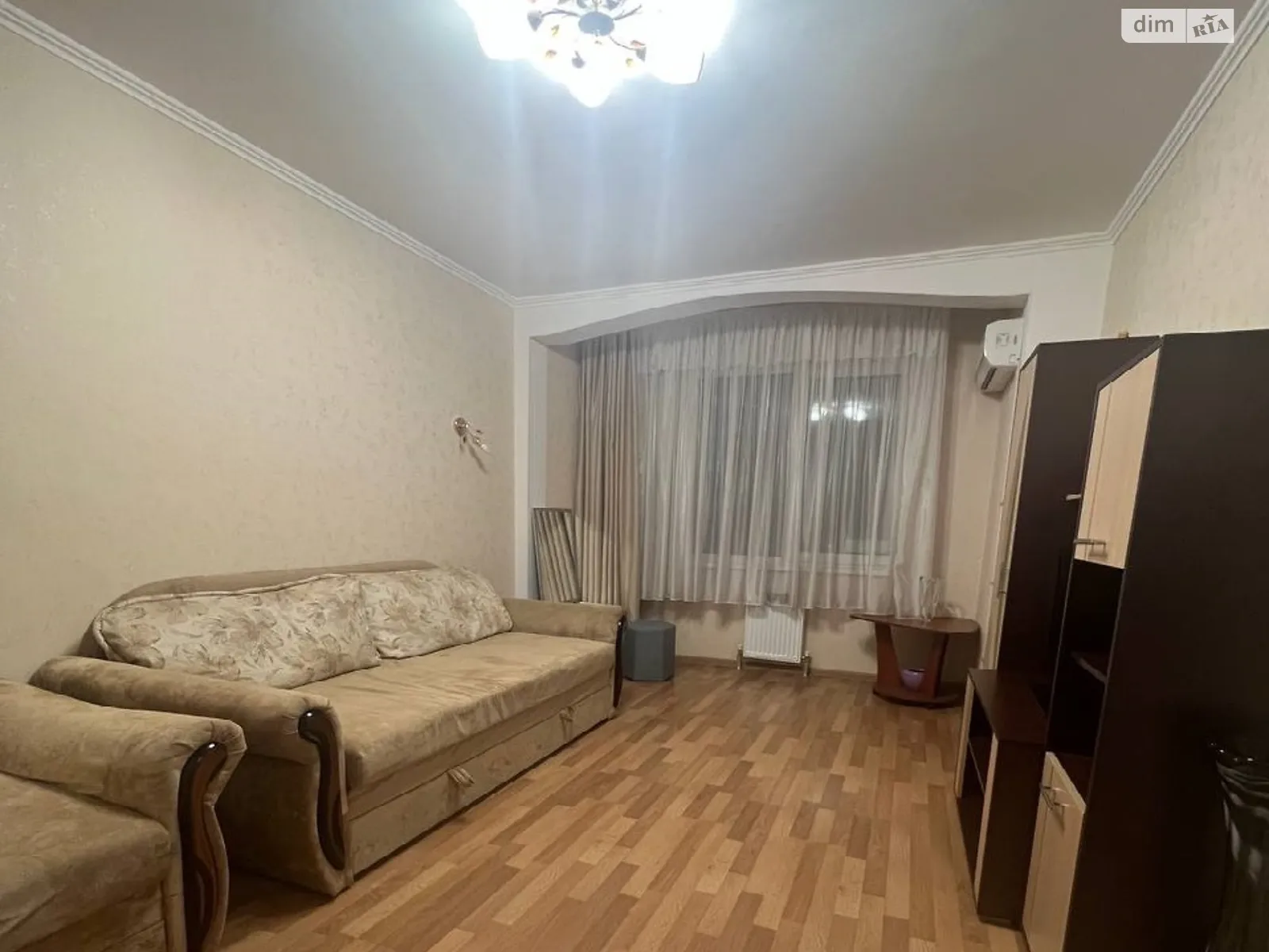 Продается 1-комнатная квартира 43 кв. м в Одессе, мас. Радужный