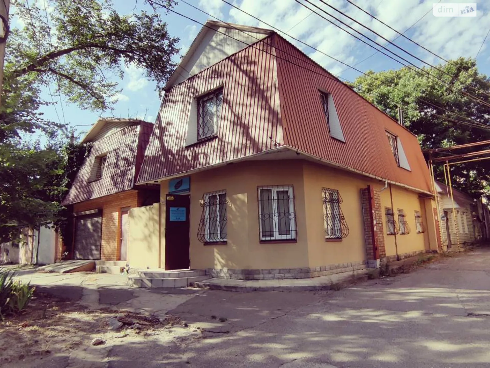 Продається офіс 100 кв. м в бізнес-центрі, цена: 70000 $