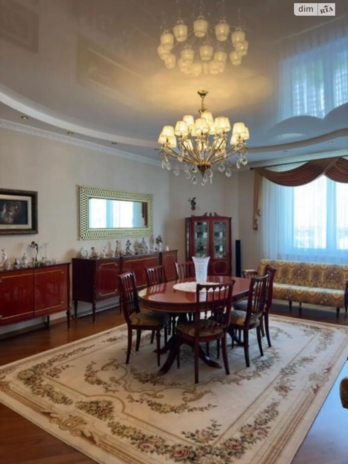 Продається 5-кімнатна квартира 190 кв. м у Києві, вул. Степана Руданського, 3А