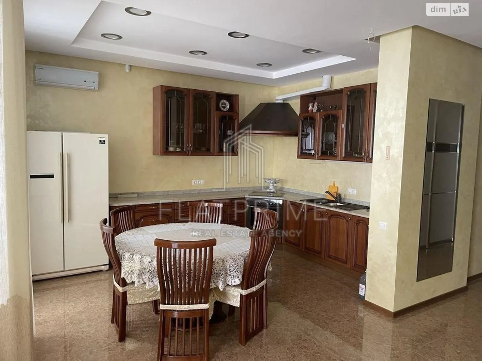 Продается 3-комнатная квартира 98.5 кв. м в Киеве, ул. Степана Руданского, 3А