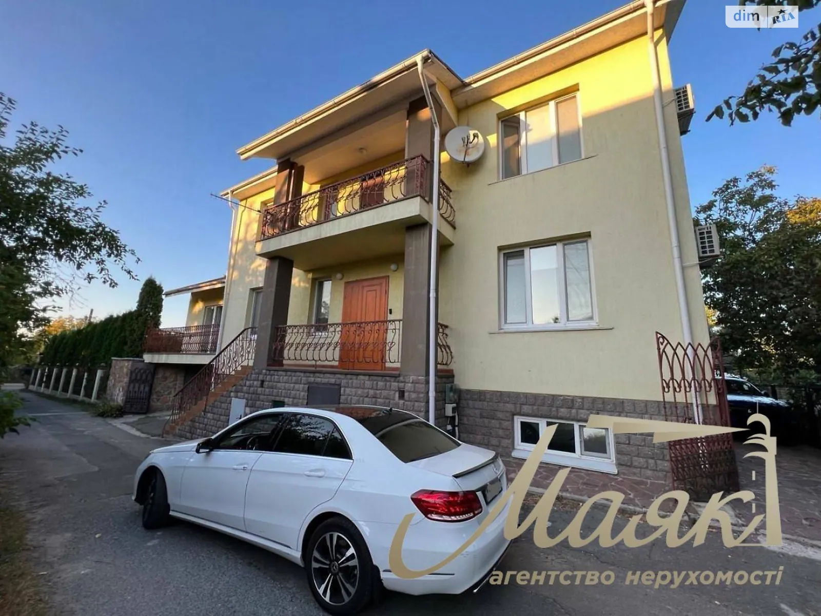 Сдается в аренду дом на 2 этажа 230 кв. м с балконом, цена: 2100 $