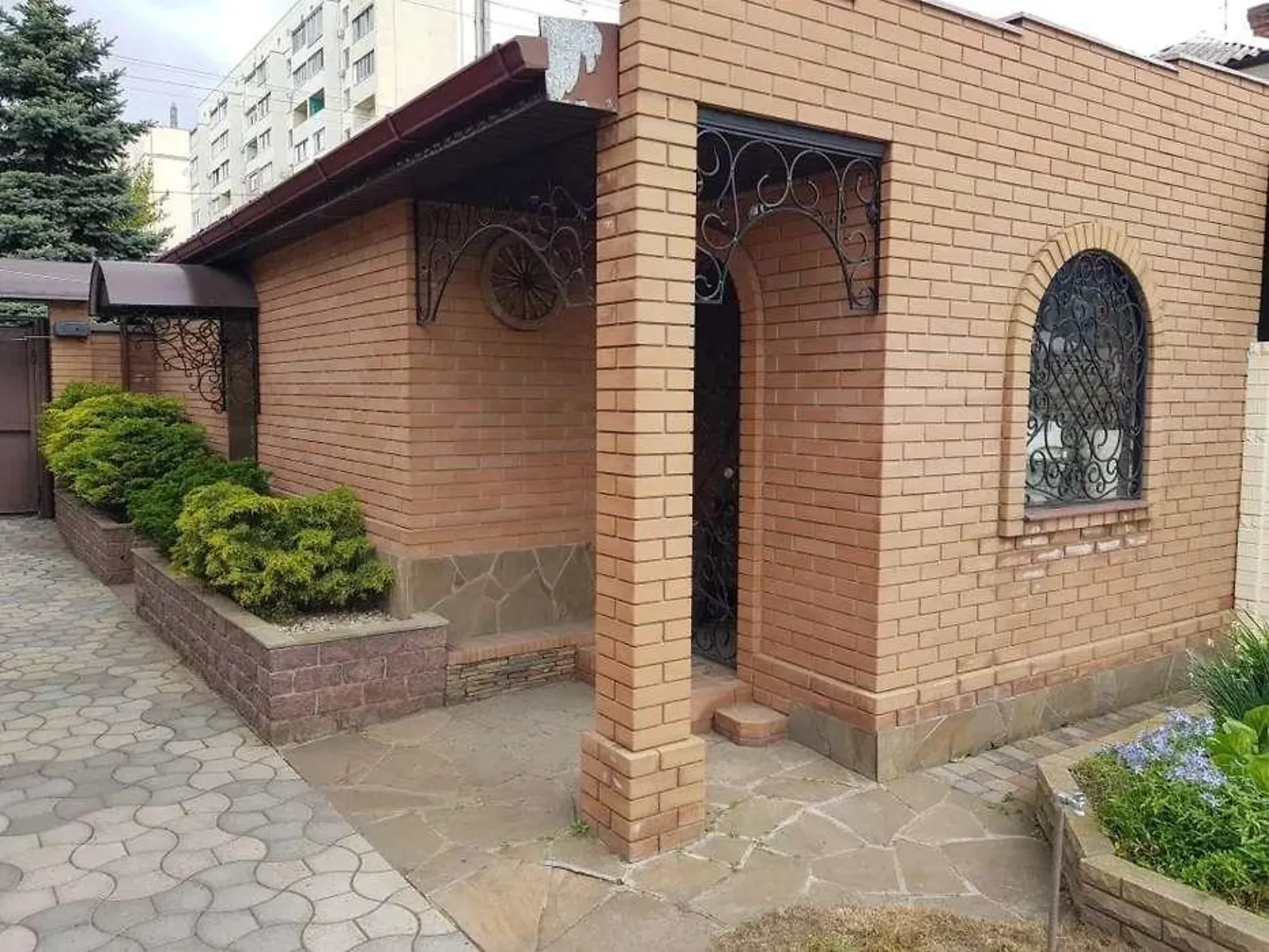 Продается дом на 2 этажа 170 кв. м с камином, цена: 157500 $ - фото 1