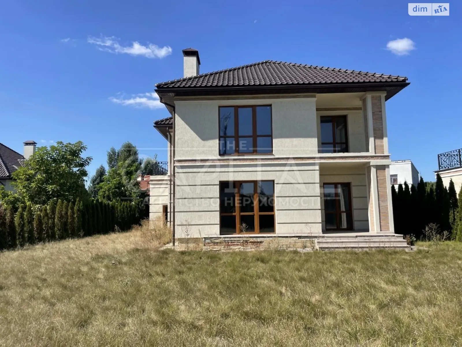 Продается дом на 2 этажа 260 кв. м с баней/сауной, цена: 185000 $