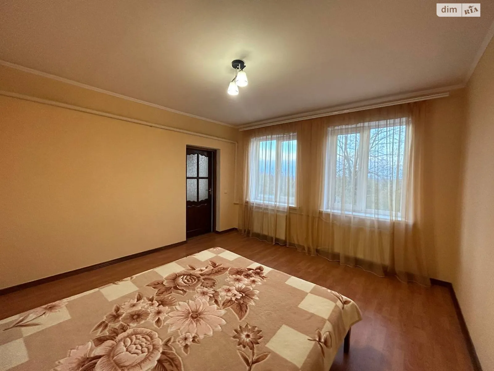 Продается дом на 2 этажа 238 кв. м с бассейном, цена: 75000 $ - фото 1