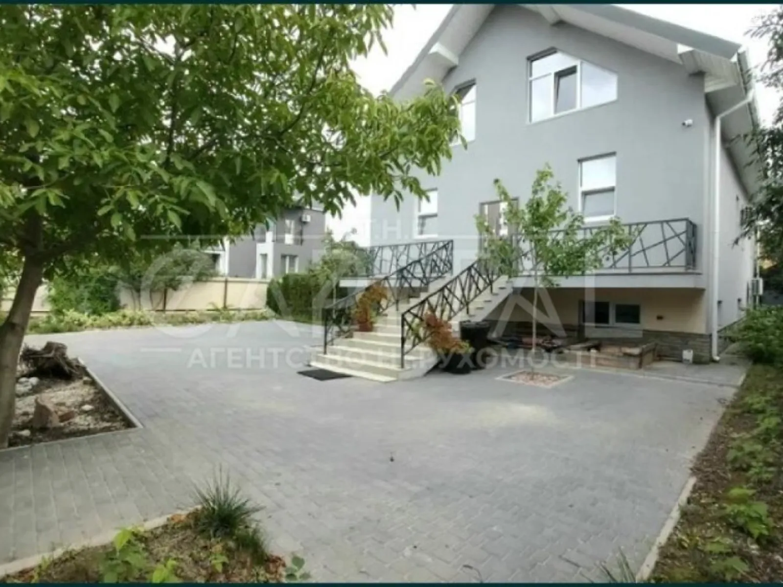 Сдается в аренду одноэтажный дом 340 кв. м с садом, цена: 3500 $