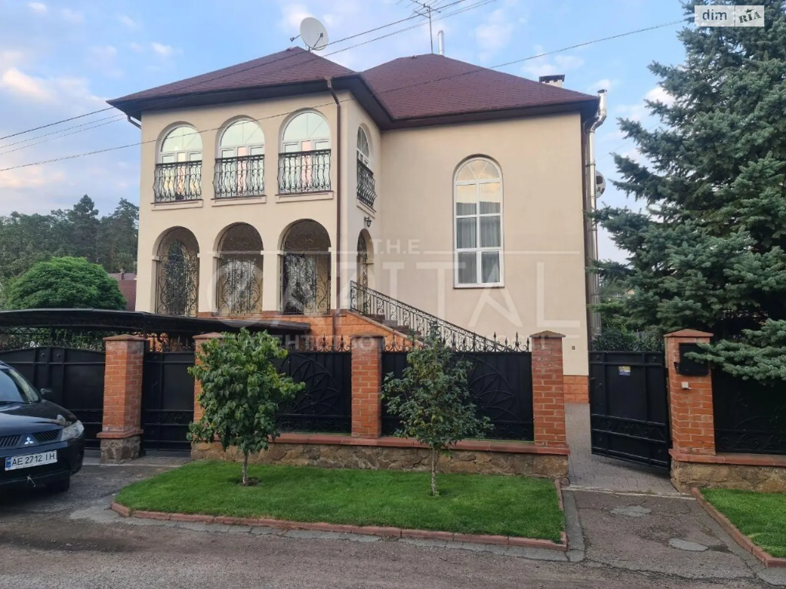 Сдается в аренду дом на 3 этажа 360 кв. м с террасой, цена: 1500 $