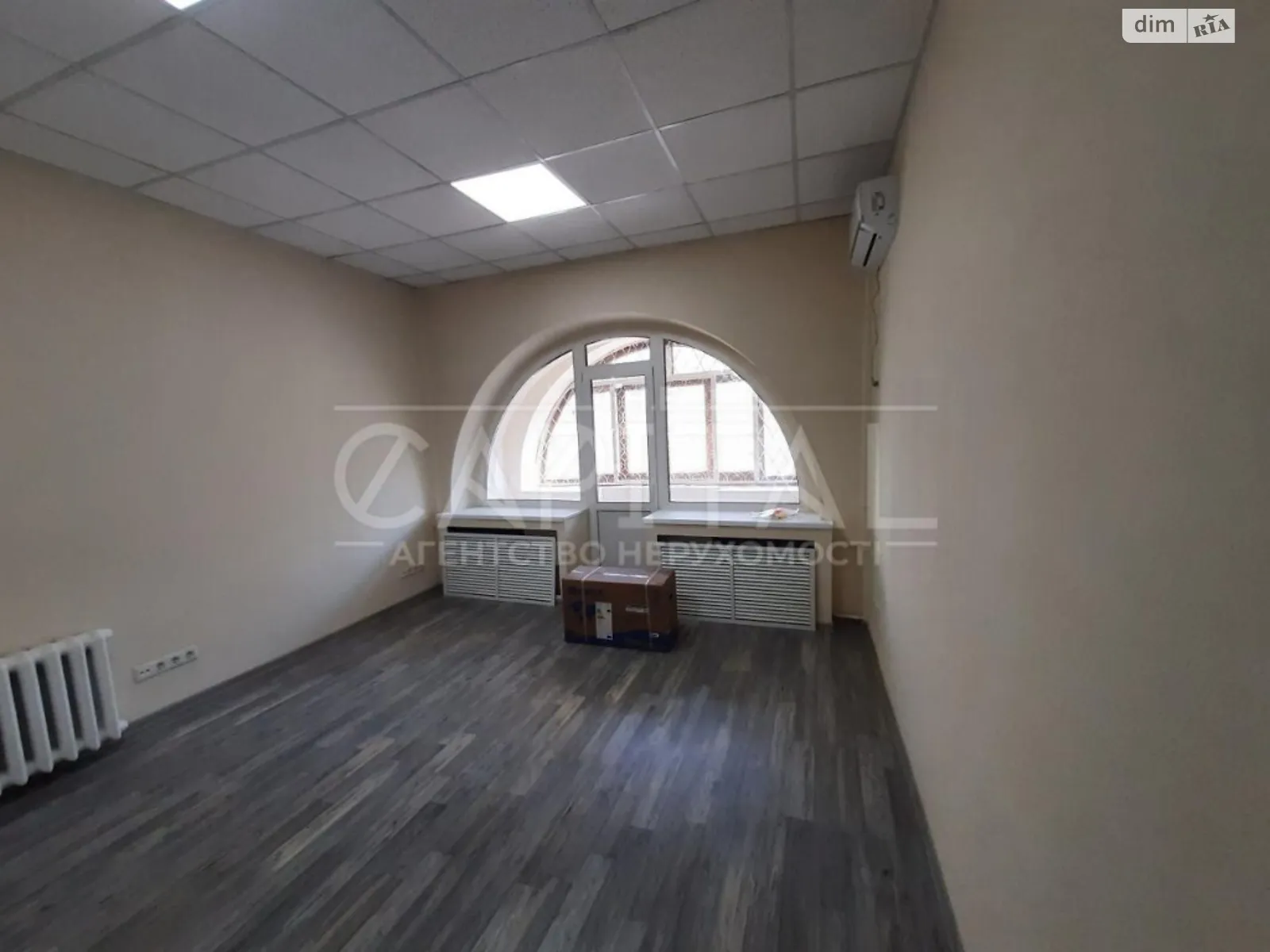 Сдается в аренду офис 220 кв. м в бизнес-центре, цена: 1155 $ - фото 1