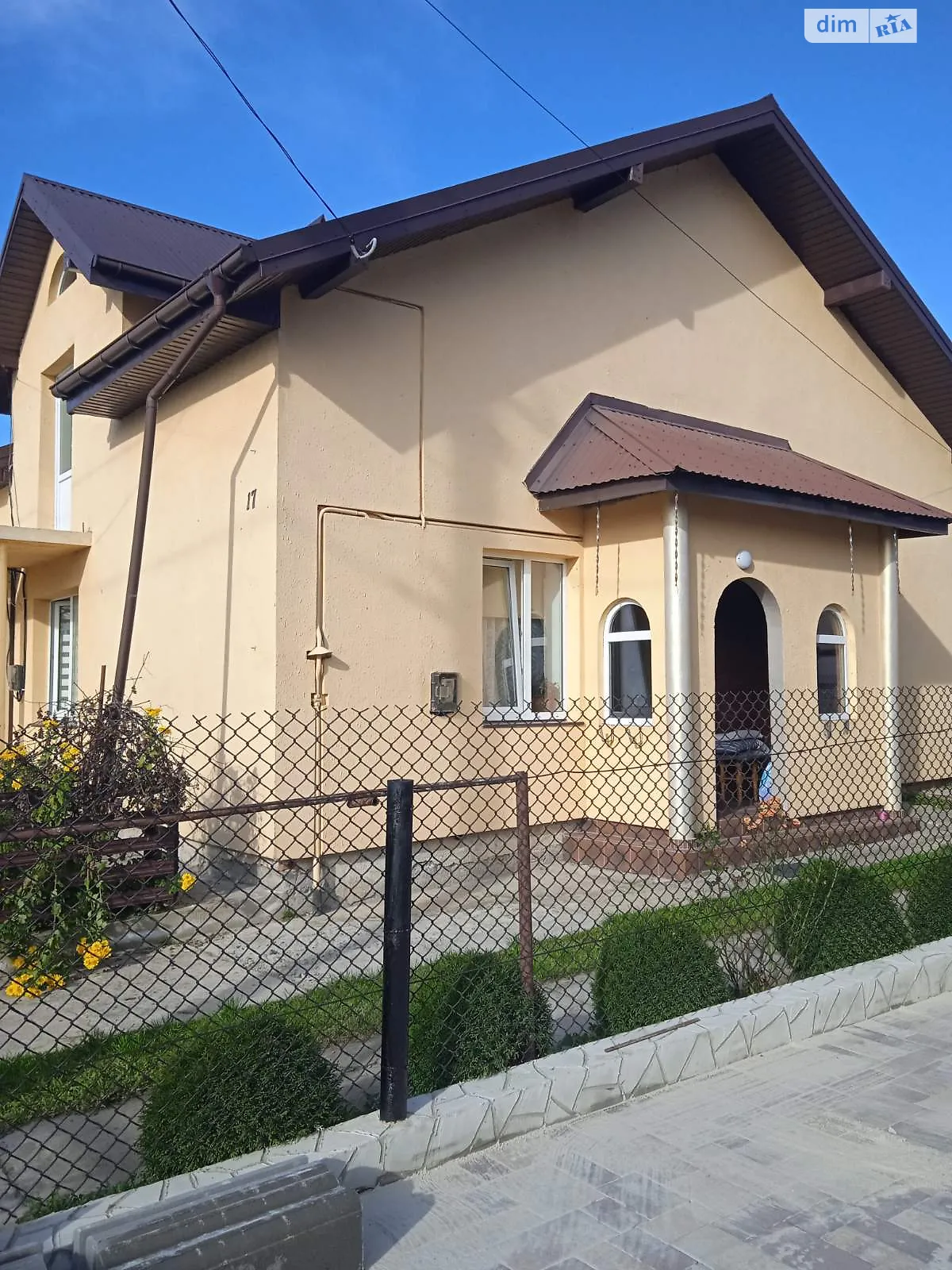 Продается дом на 2 этажа 120 кв. м с камином, цена: 75000 €