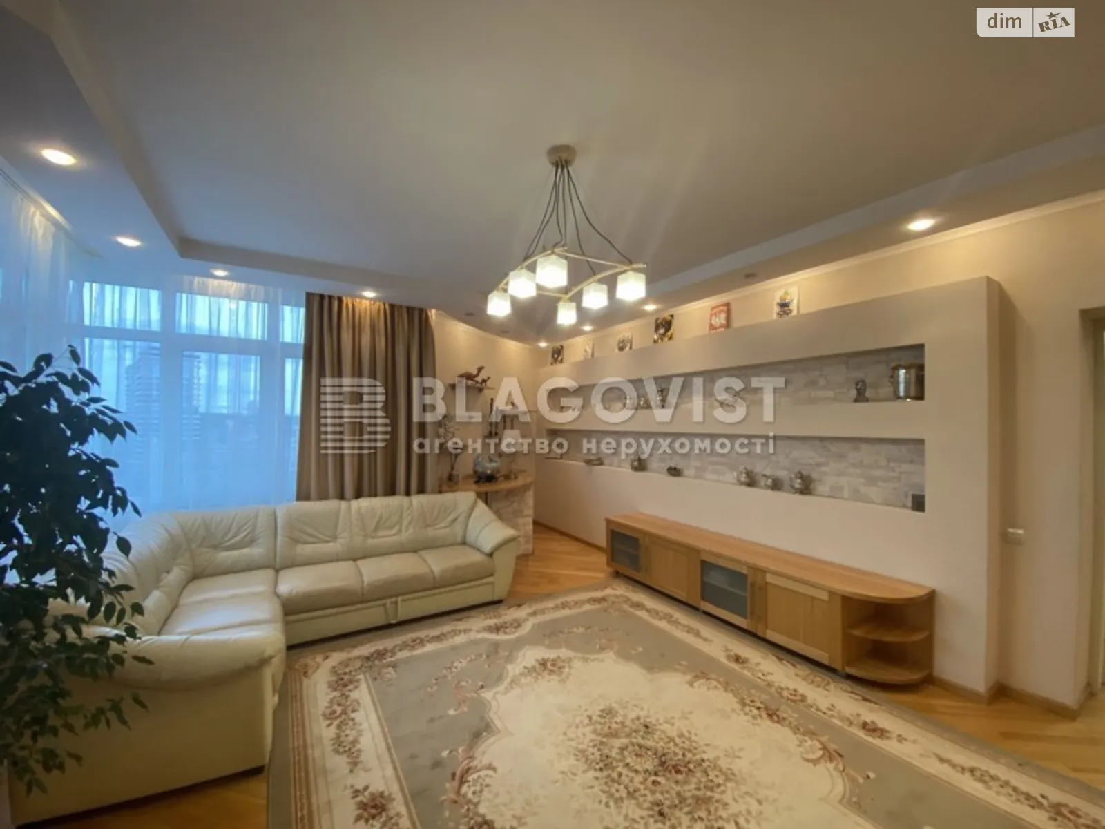 Продается 3-комнатная квартира 98 кв. м в Киеве, ул. Коновальца Евгения, 44А