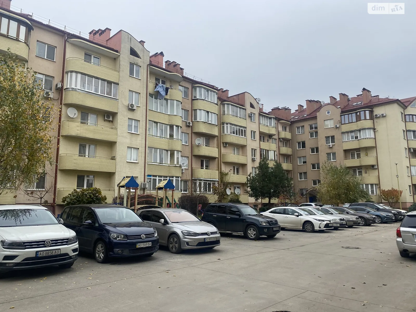 Продается 3-комнатная квартира 96 кв. м в Ужгороде, ул. Климпуша