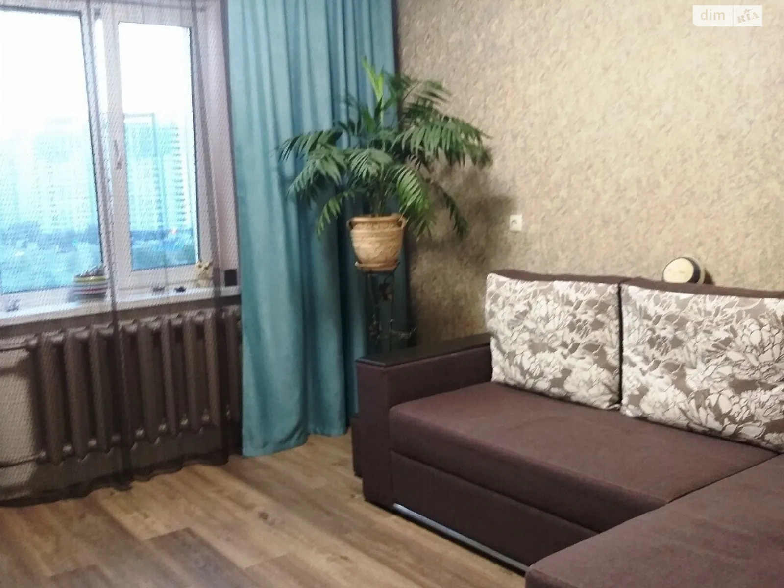Продается 3-комнатная квартира 76 кв. м в Киеве, ул. Срибнокильская, 8