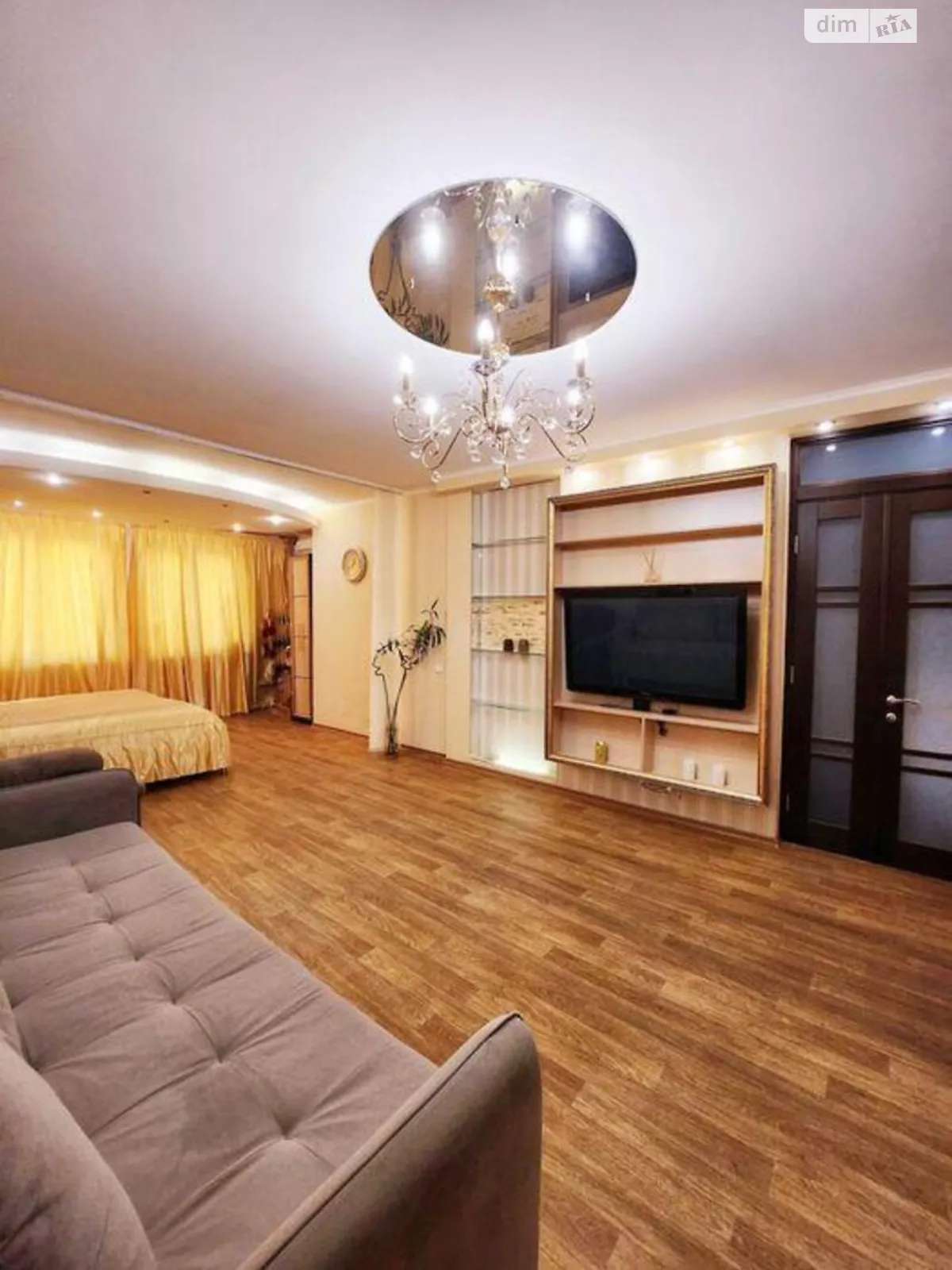 Продается 4-комнатная квартира 130.3 кв. м в Киеве, ул. Макеевская, 10А