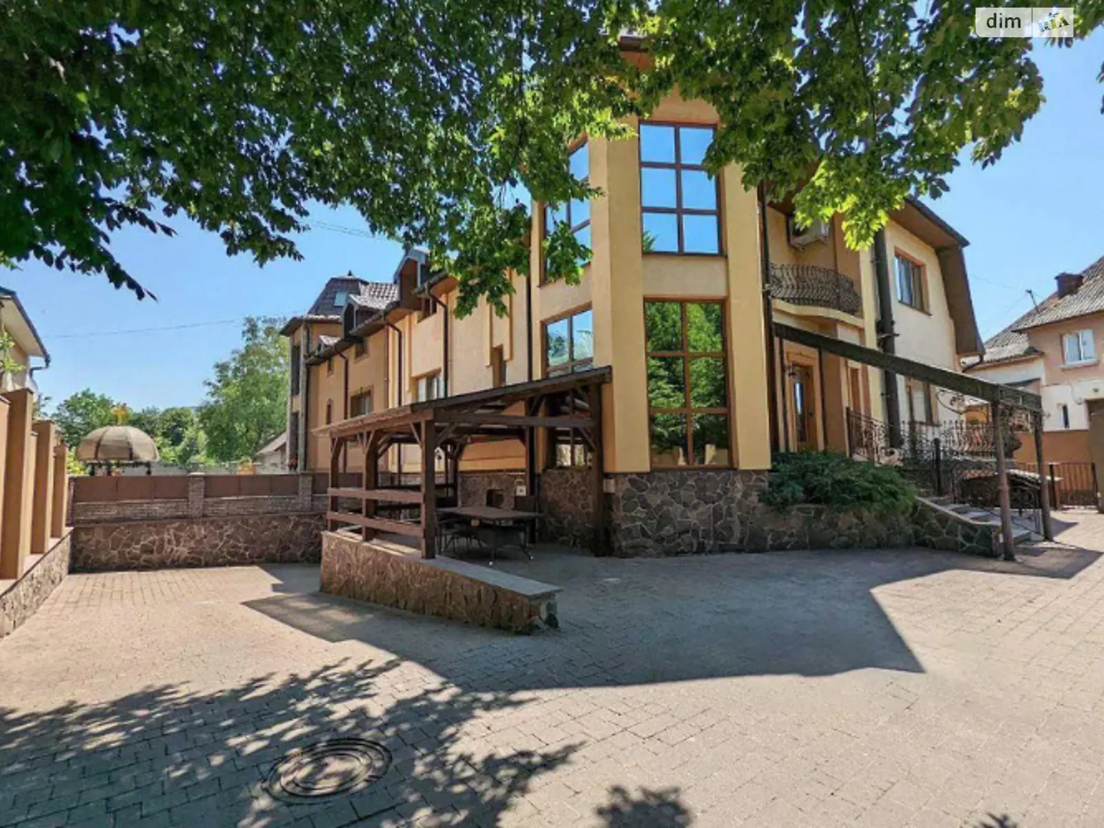 Продается дом на 3 этажа 394.1 кв. м с участком, цена: 450000 $ - фото 1