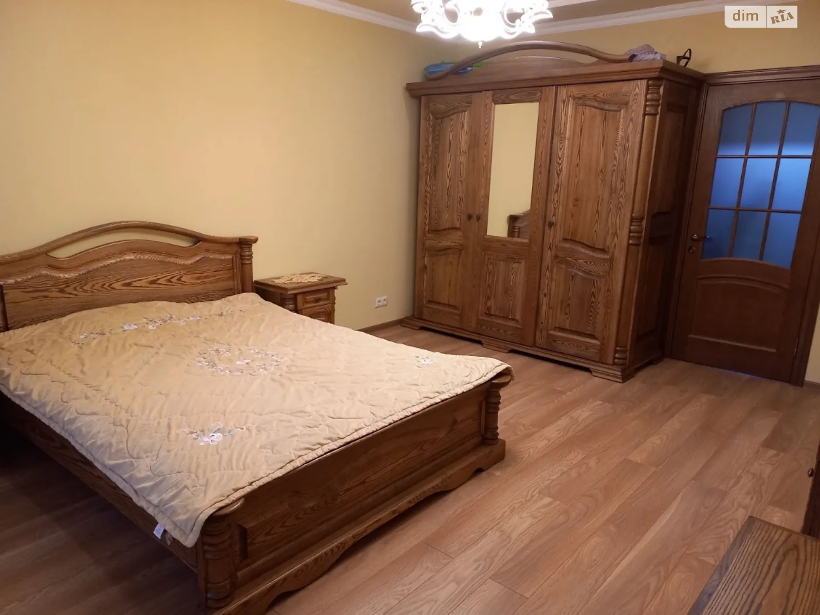 Продается 2-комнатная квартира 85 кв. м в Черновцах