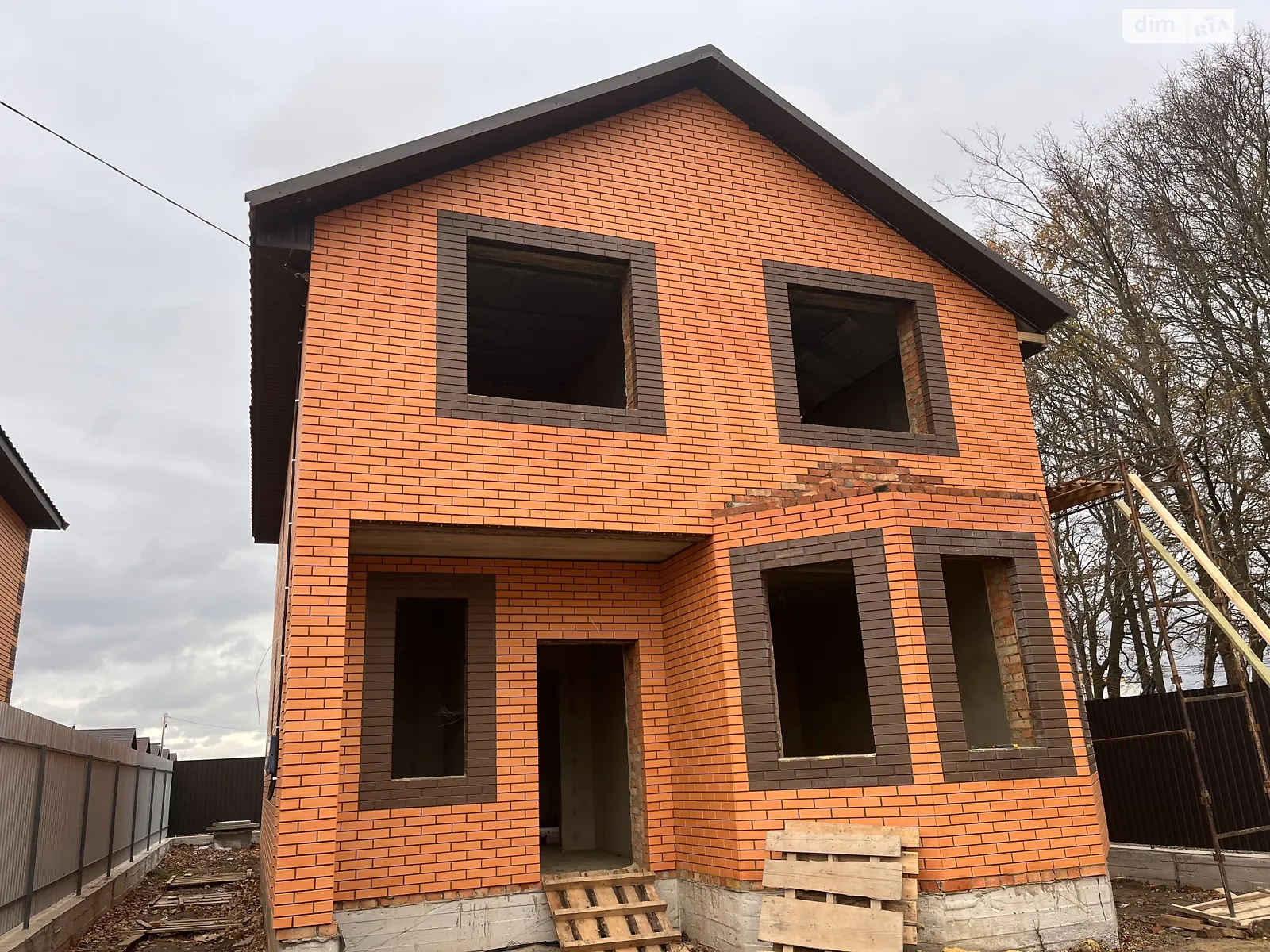 Продається будинок 2 поверховий 125 кв. м з каміном, цена: 88000 $