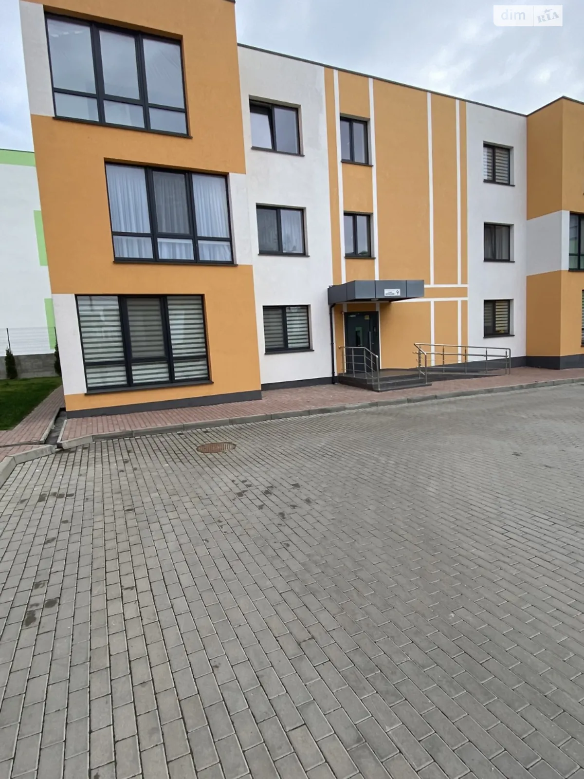 Продается 2-комнатная квартира 67 кв. м в Ровно, ул. Слава Победителям, 9 - фото 1