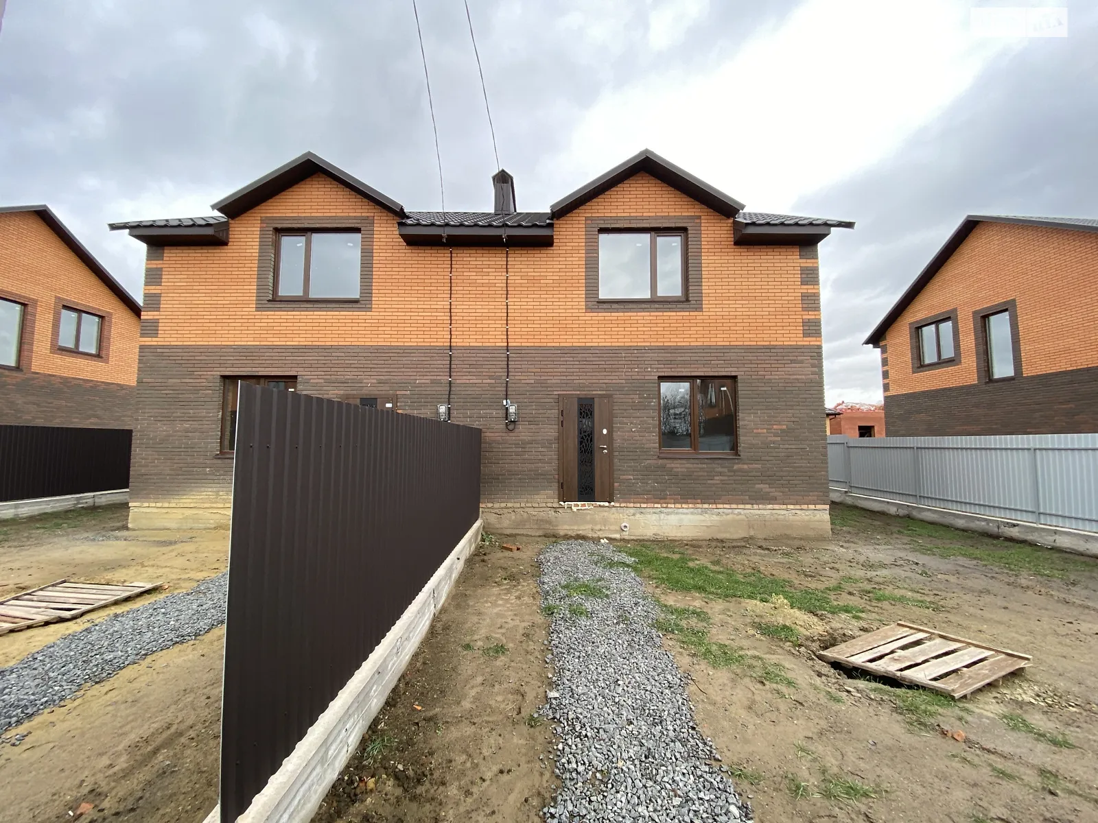 Продается часть дома 105 кв. м с гаражом, цена: 63000 $ - фото 1