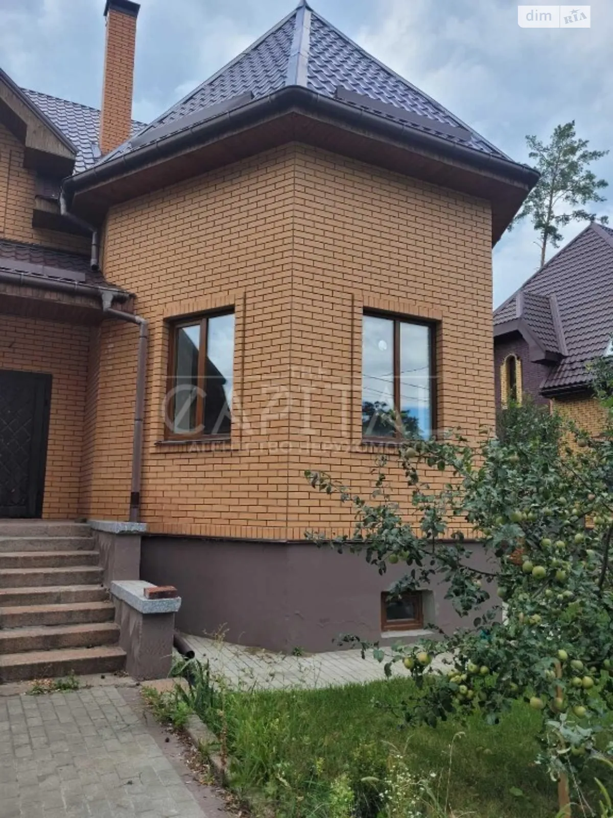 Сдается в аренду дом на 2 этажа 250 кв. м с террасой, цена: 1350 $