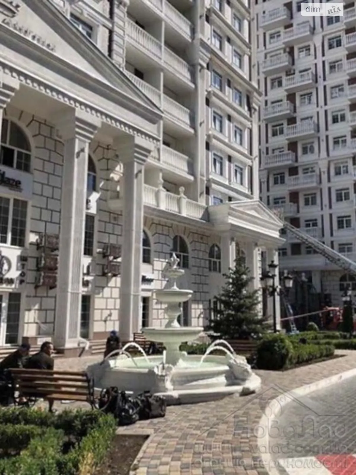 Продается 1-комнатная квартира 41 кв. м в Киеве, ул. Михаила Максимовича, 28 - фото 1