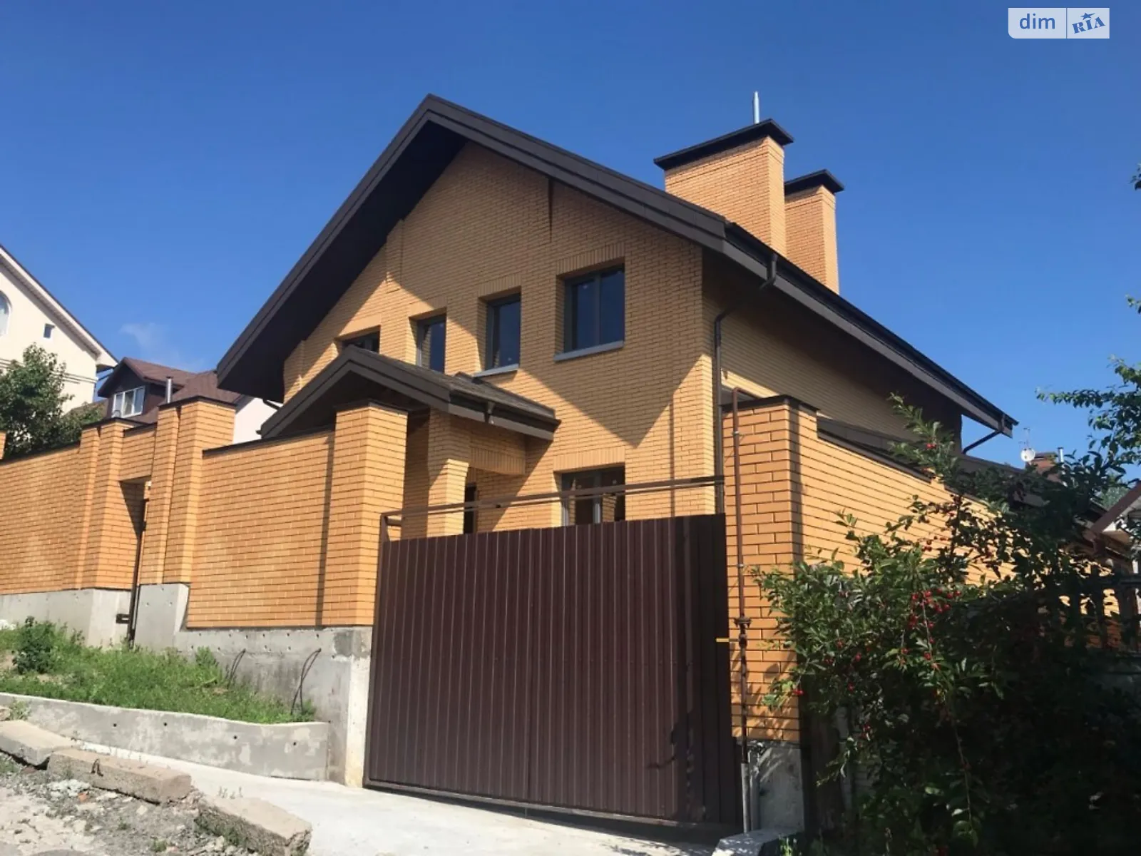 Продается дом на 2 этажа 280 кв. м с подвалом, цена: 215000 $ - фото 1