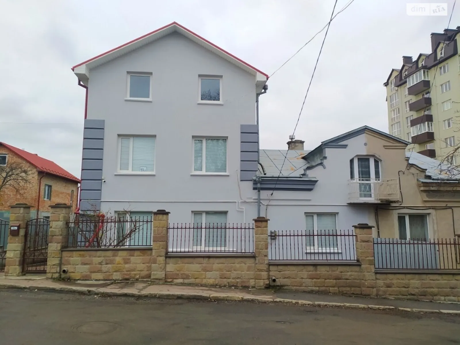 Продається будинок 2 поверховий 280 кв. м з гаражем, цена: 185000 $