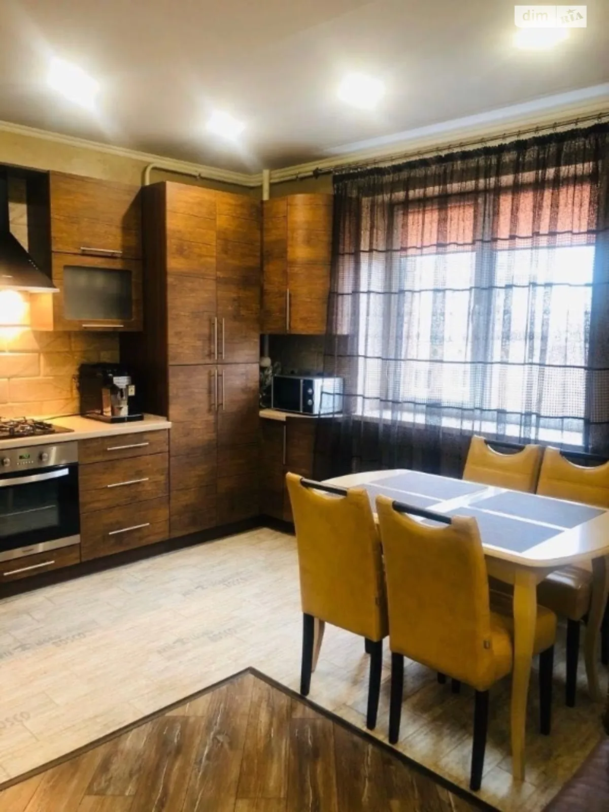 Продается 2-комнатная квартира 80 кв. м в Ровно, ул. Небесной Сотни