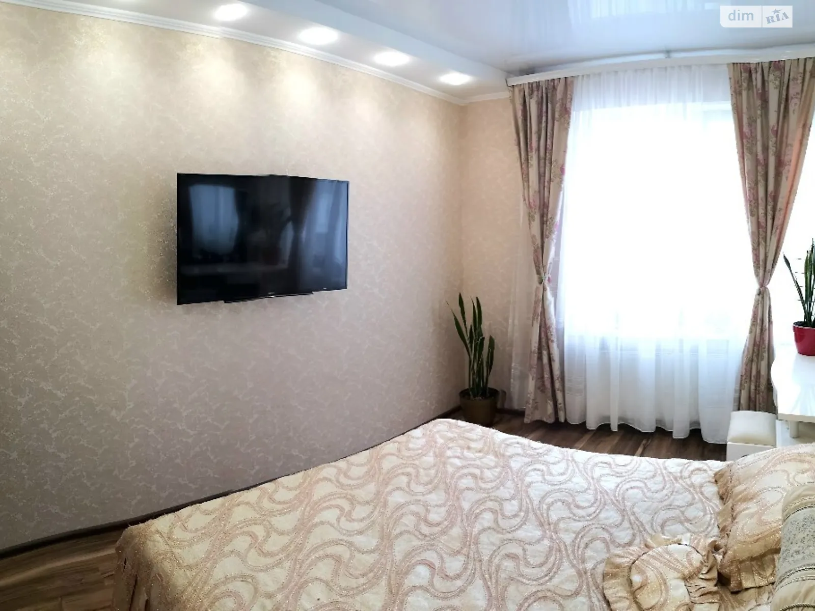 Продається 2-кімнатна квартира 55 кв. м у Одесі, мас. Радужний - фото 1