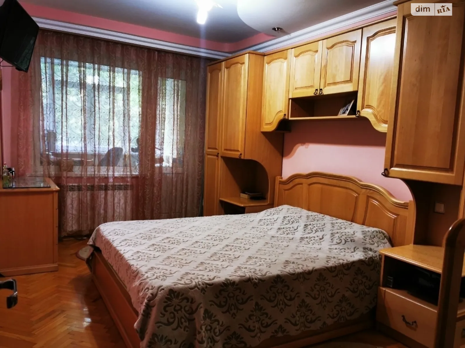 Продается 3-комнатная квартира 65 кв. м в Черновцах, цена: 65000 $