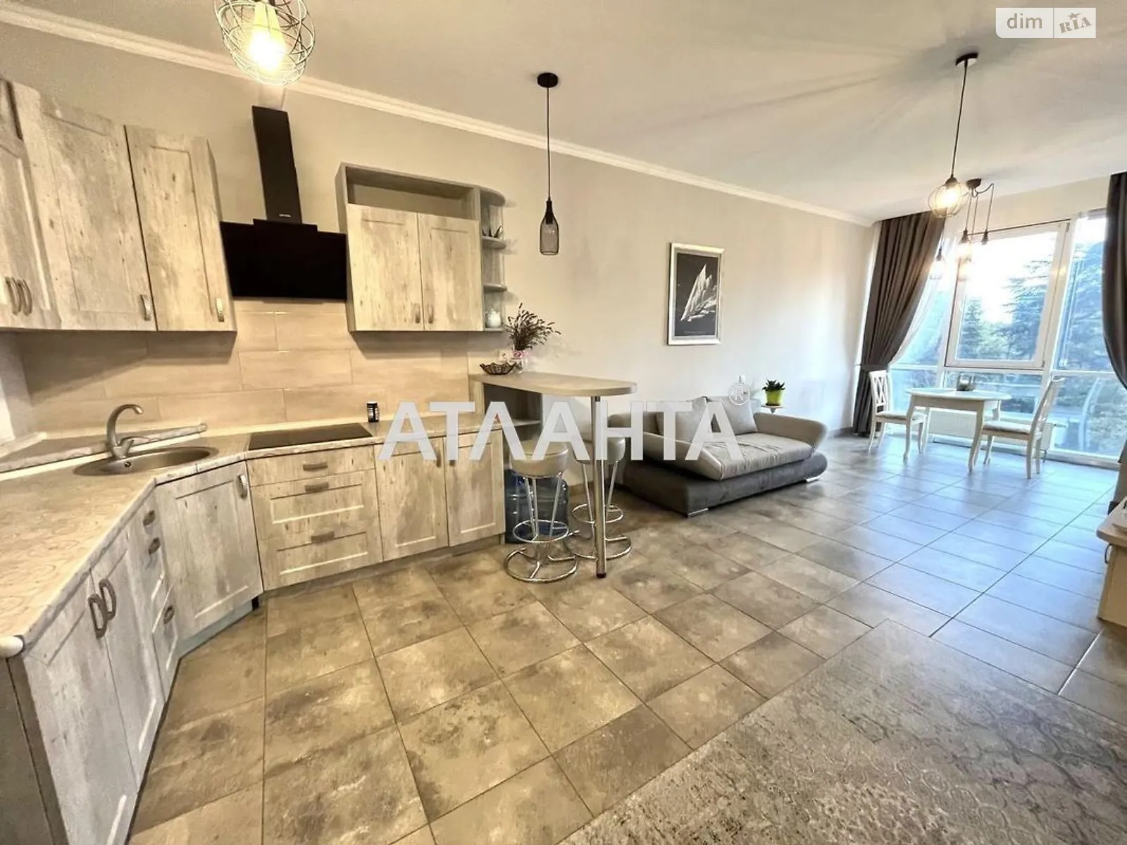 Продається 1-кімнатна квартира 52.2 кв. м у Одесі, бул. Французький, 85/5 - фото 1