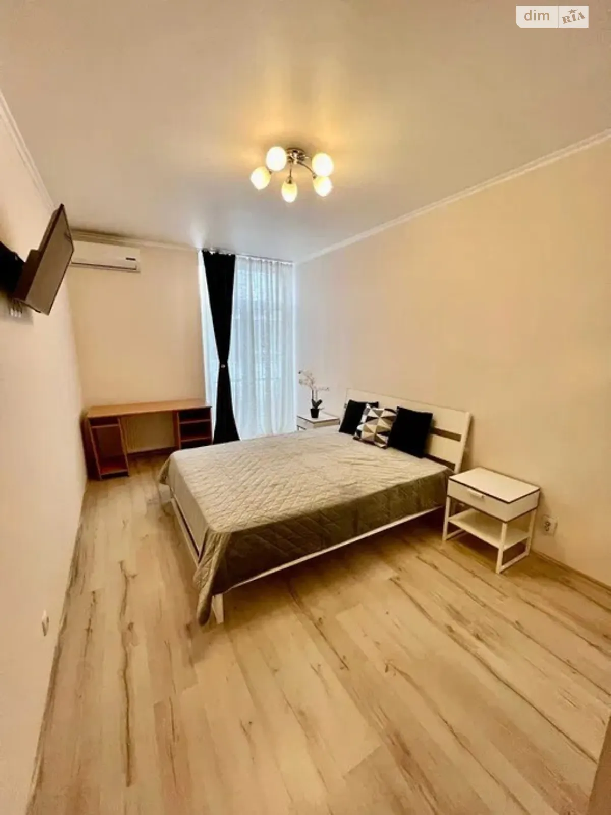 Продается 1-комнатная квартира 40.5 кв. м в Киеве, ул. Регенераторная, 4